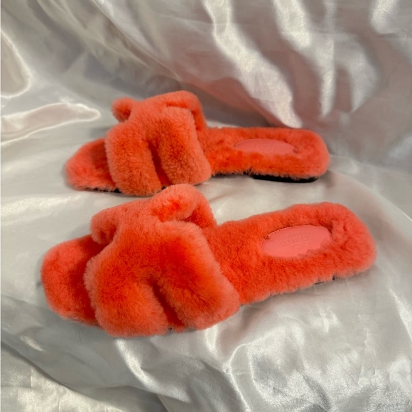 Hermes Shearling Oran Sandals - Picture 4 of 11